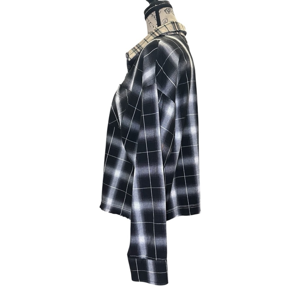 Fate Multi Block Cropped Flannel - Picture 10 of 12